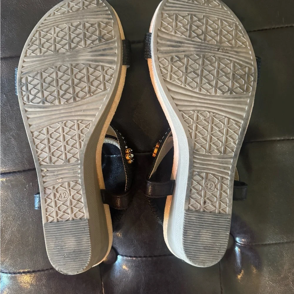 Elegant Black and Cream Sandals for Everyday Comfort